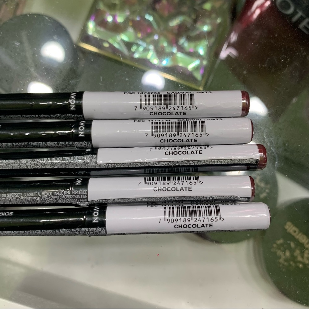 Avon Glimmerstick Lip Liners Chocolate - Picture 3 of 4